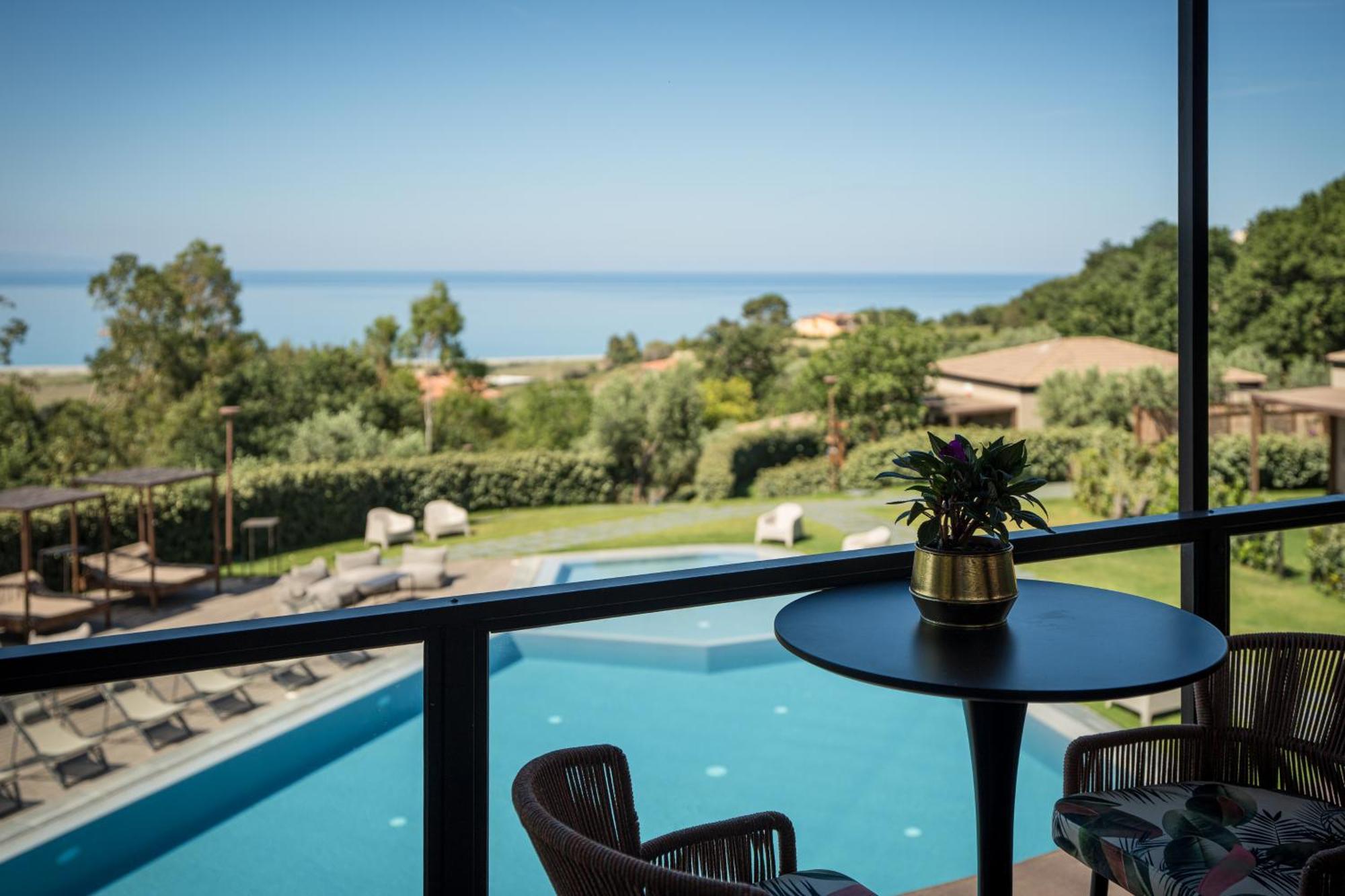 Hang Loose Cottage Hotel & Resort 4 Stelle Gizzeria Calabria Bagian luar foto